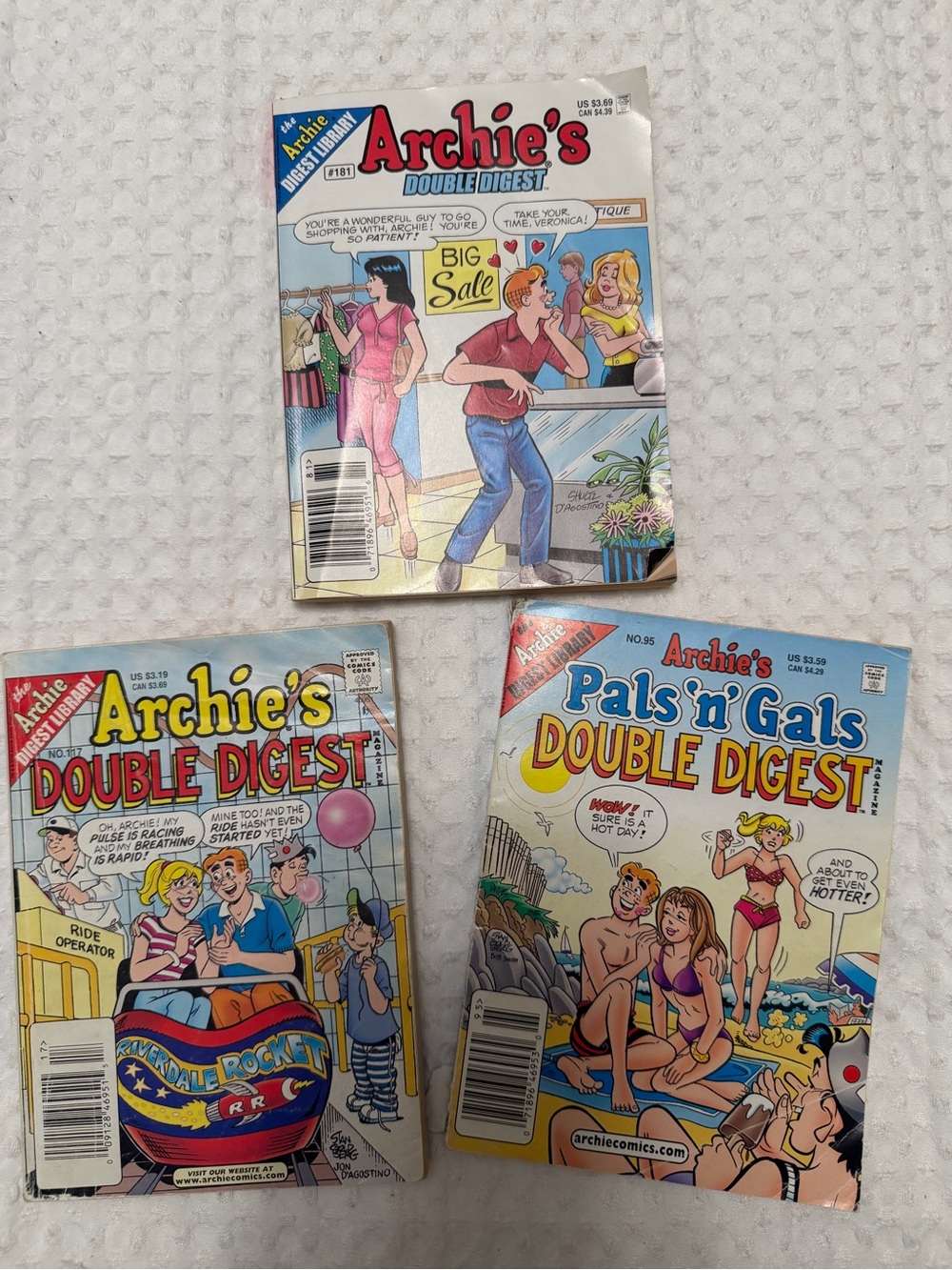 Three Archie Comic Books - Picture 2 of 6